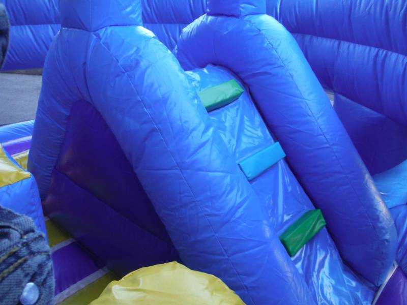 Location Château Bleue, structure gonflable pour fête d'entreprise et Mairie à Marseille, Nice et Monaco