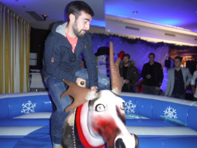 Location Rodéo mécanique Renne, pour vos événements de noël à Marseille, Toulon et toute la région PACA