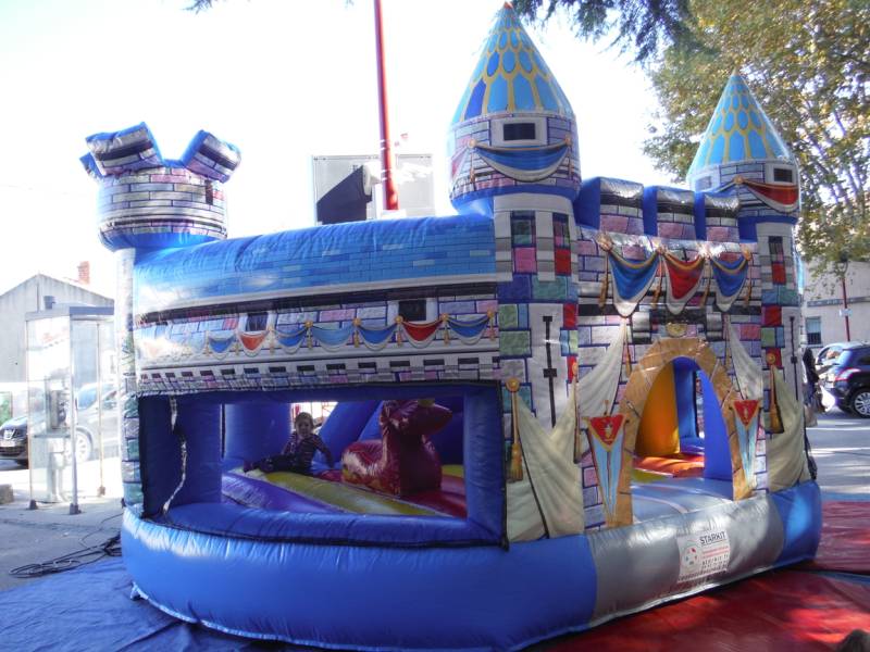 Location Château Bleue, structure gonflable pour fête d'entreprise et Mairie à Marseille, Nice et Monaco