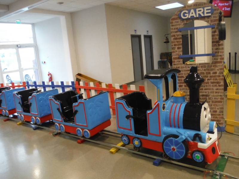 location du manège PETIT TRAIN 7 places pour événements à Marseille, Toulon , Aix en Provence et en région paca