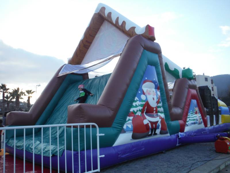 Location Parcours Gonflable Noël : Émerveillement à Fréjus et Saint-Raphaël