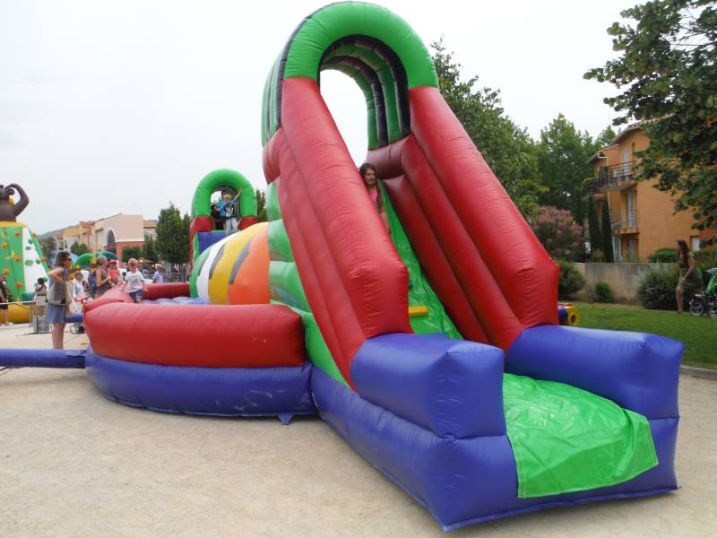 Animation Unique à Toulon : Le Défi Boule Wipeout pour Séminaires et Team Buildings