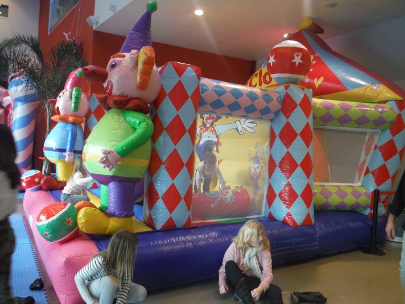 Animation gonflable enfants Gonfaron – univers clown festif Var