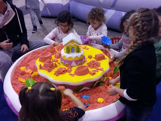 animation La table Sable Magique pour tout petits à Marseille, Toulon et Aix en Provence - Starkit Événements