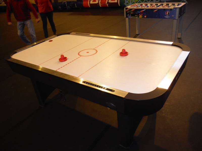 location de TABLE DE AIR HOCKEY pour événements d'entreprise à Saint Maximin, Vitrolles et Salon de Provence et en région paca