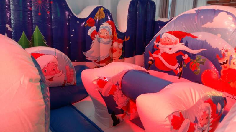 louer un château gonflable de noël pour fête de fin d'année à aix en provence, Marseille et avignon