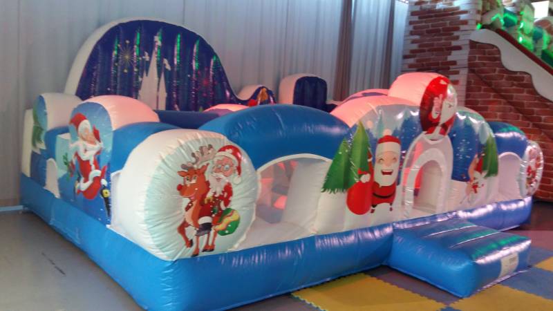 location château gonflable de noël : LE JARDIN DES NEIGES pour arbre de noël à Marseille, Nice et Avignon