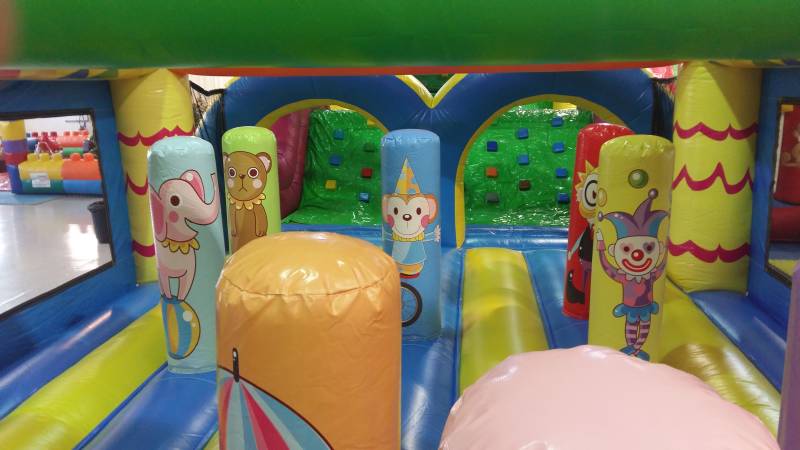 Grand parcours gonflable Circus