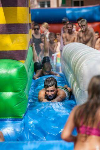 Location Ventre Glisse Tropical animation aquatique en région paca