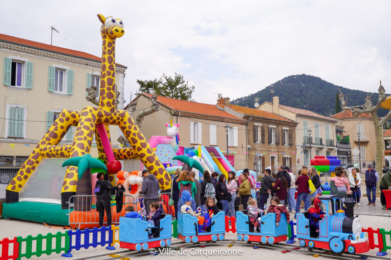 Carnaval de carqueiranne, location de train, rodéo mécanique et structure gonflable