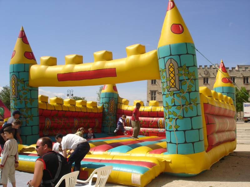 Forteresse gonflable Valréas – événement festif et kermesse