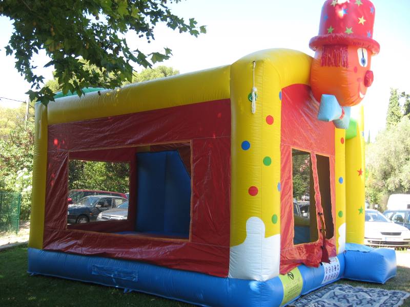 location Château gonflable LE CLOWNS pour événements en région PACA