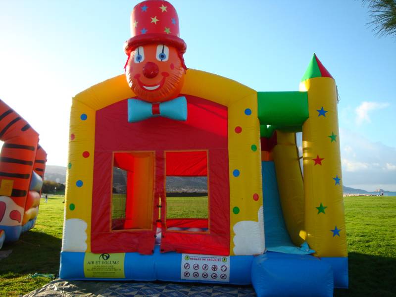 structure gonflable à la location à Marseille La valentine et la penne sur huveaune