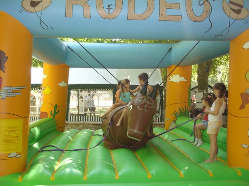 louer une structure gonflable rodéo élastique pour enfants à cassis, roquevaire et roquefort la bédoule