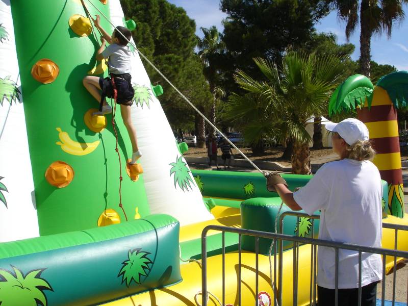 location rocher d’escalade gonflable pour enfants à Marseille, Aix en Provence et Toulon