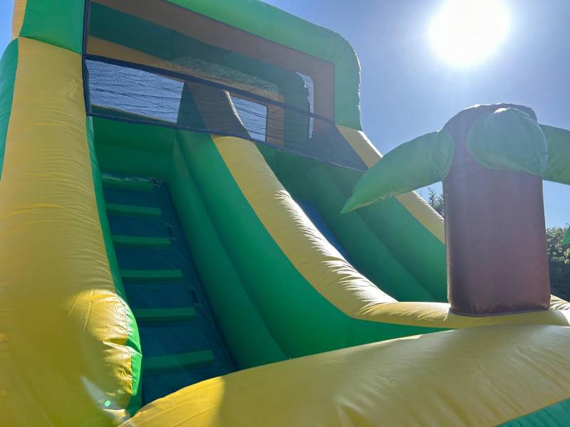 louer un toboggan gonflable pour piscine à Aubagne, Marseille et Aix en Provence
