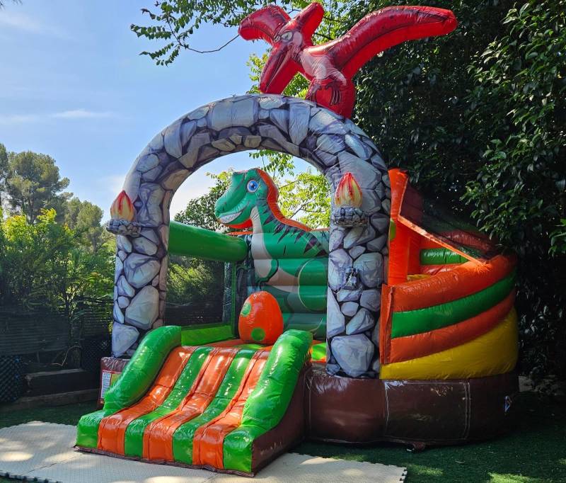 louer un château gonflable thème dinosaure à Aubagne et Roquevaire