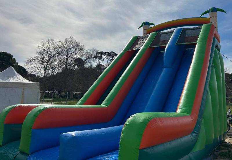Toboggan gonflable géant Var Ouest – animation événementielle enfants
