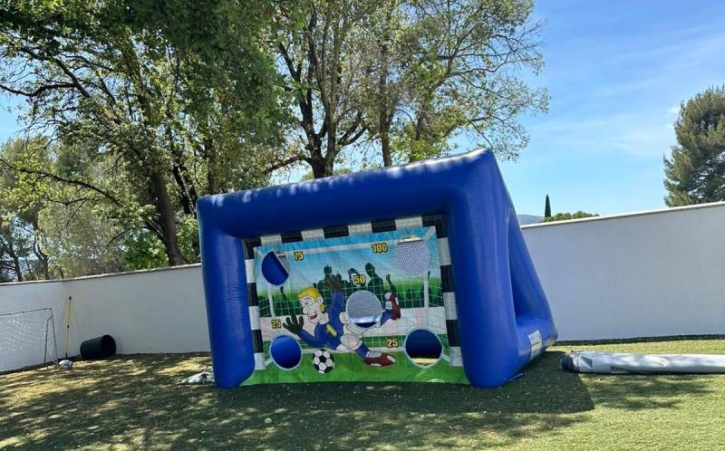 Animation tir au but gonflable pour événement sportif à Auriol, roquevaire et gemenos