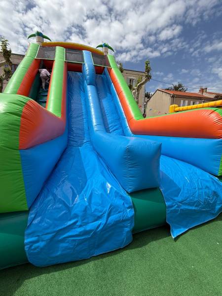 structure gonflable Toboggan géant double glisse en location dans le var et bouches du rhône et toute la région PACA