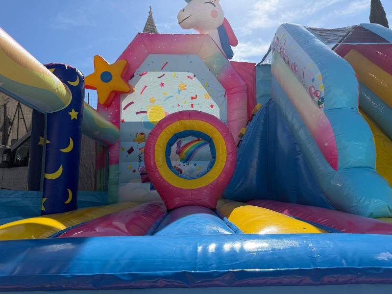 Location gonflable équestre, location animation cheval et cheveaux ou licorne pour anniversaire et kermesse sur Cuers, La Garde, Six fours