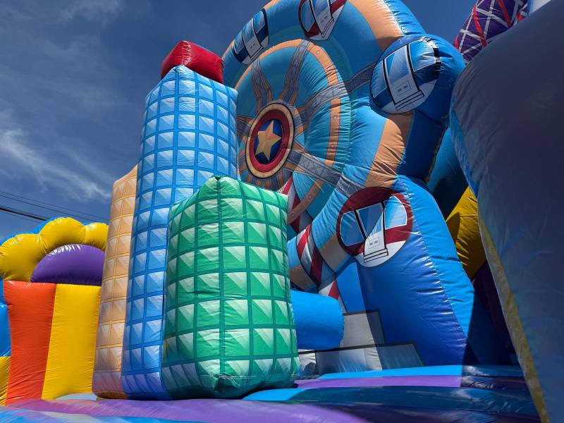 Maxi Kermesse – parc gonflable géant pour animation événementielle à Marseille et en Bouches-du-Rhône