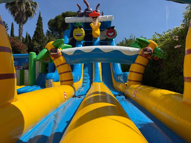 Drop & Slide gonflable disponible pour fêtes à Hyères