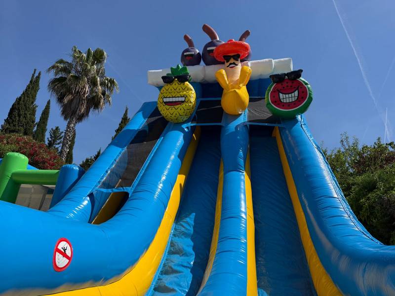 Animation aquatique gonflable estivale à La Ciotat