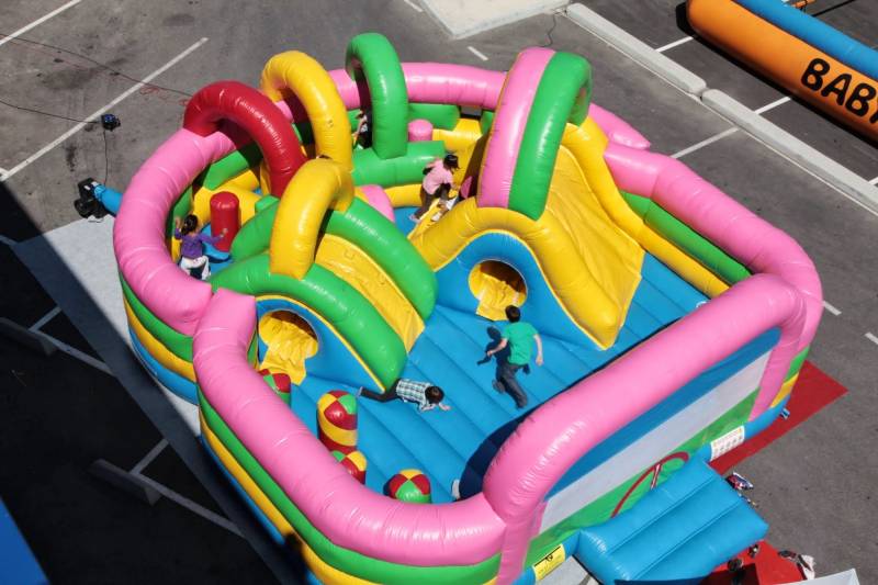 chateau gonflable multi jeux à louer à marseille Toulon et Vitrolles