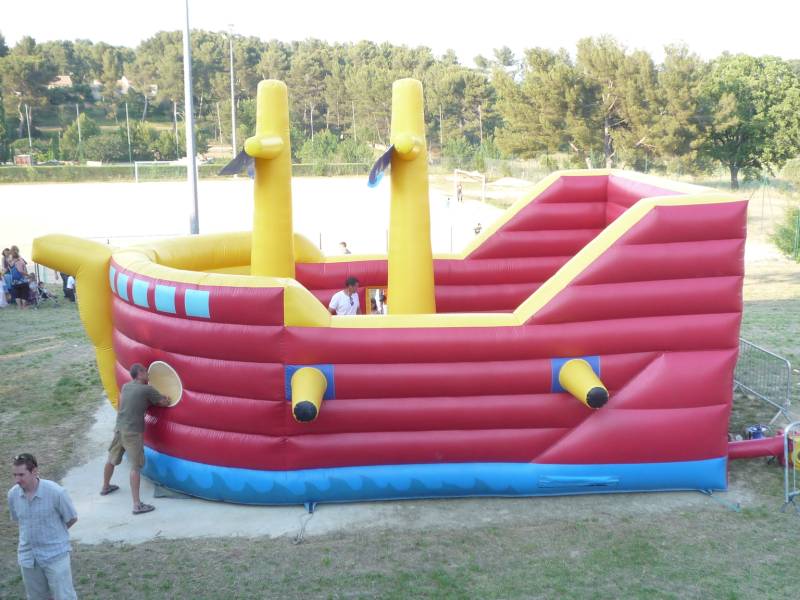 Chateau gonflable en location à Istres Bateau pirate