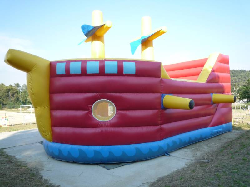 Jeux gonflable Bateau Pirate pour enfant à Marseille