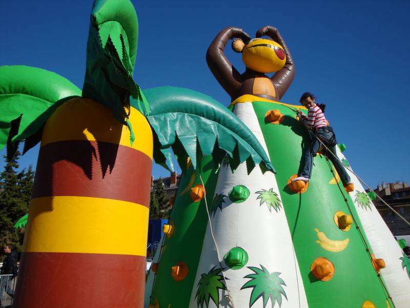 location rocher d’escalade gonflable pour enfants à Marseille, Aix en Provence et Toulon