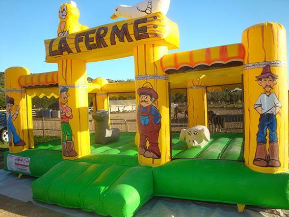 Animation enfants Cuers – structure gonflable ferme