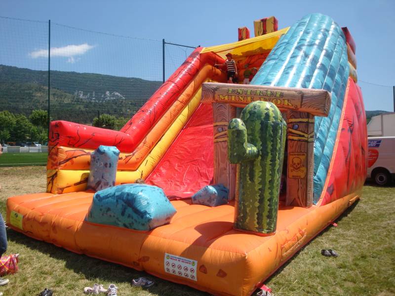 location structure gonflable toboggan à Martigues