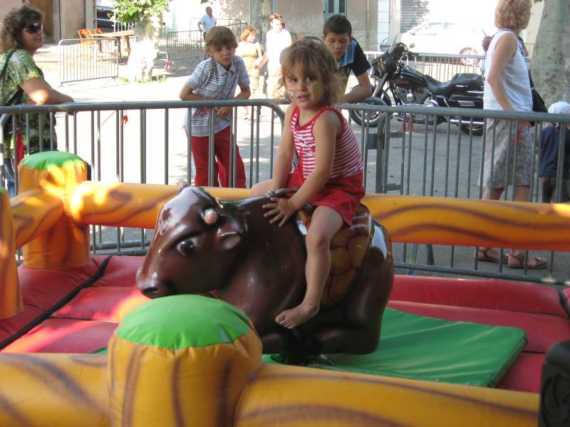 location MINI TAUREAU RODEO MECANIQUE en exclusivité chez Starkit Evénements pour particuliers et professionnel à Monaco, Antibes et Aix en Provences