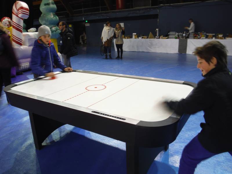 location de TABLE DE AIR HOCKEY pour événements d'entreprise à Saint Maximin, Vitrolles et Salon de Provence et en région paca