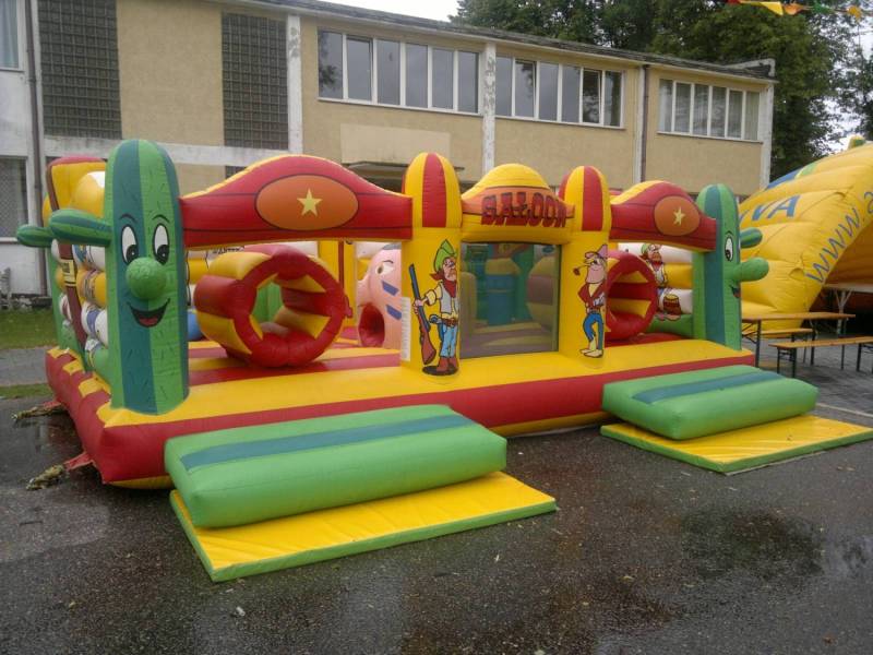 Aire de loisirs gonflable Grasse – activité enfants thème Far West